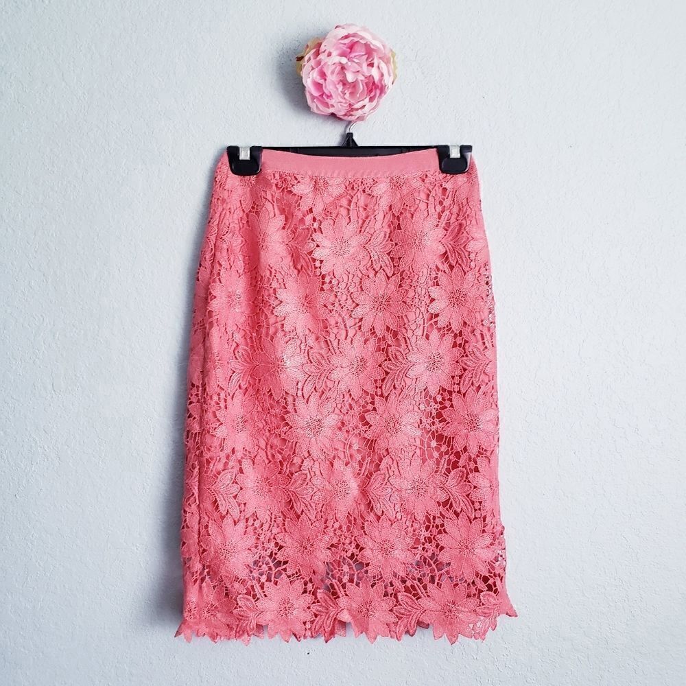 White House Black Market Coral Floral Crochet Lace Pencil Skirt